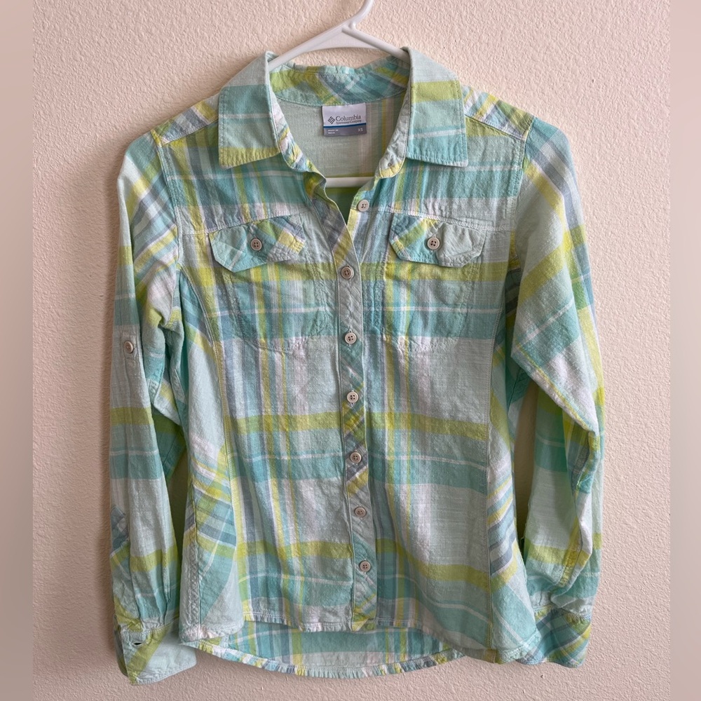 Women’s Columbia light green plaid lightweight button down shirt, size XS
